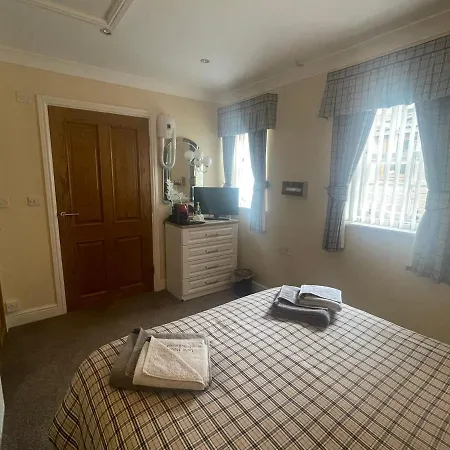 Vane House 3*